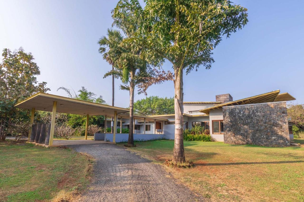 Jay House By Stayvista - Leisure Oasis With Pool, Snooker, Table Tennis & Foosball Fun Alībāg Buitenkant foto